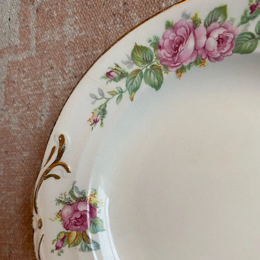 💝 Crown Potteries Co. Small 7-inch Vintage Plate with Rose Pattern - Picture 8 of 9